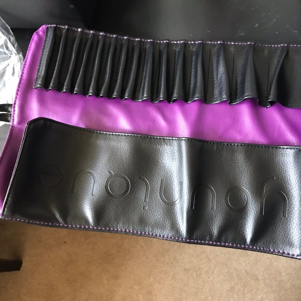 Younique Brush Holder